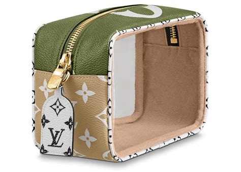 Louis Vuitton Beach Pouch Monogram Giant Khaki Green/Beige